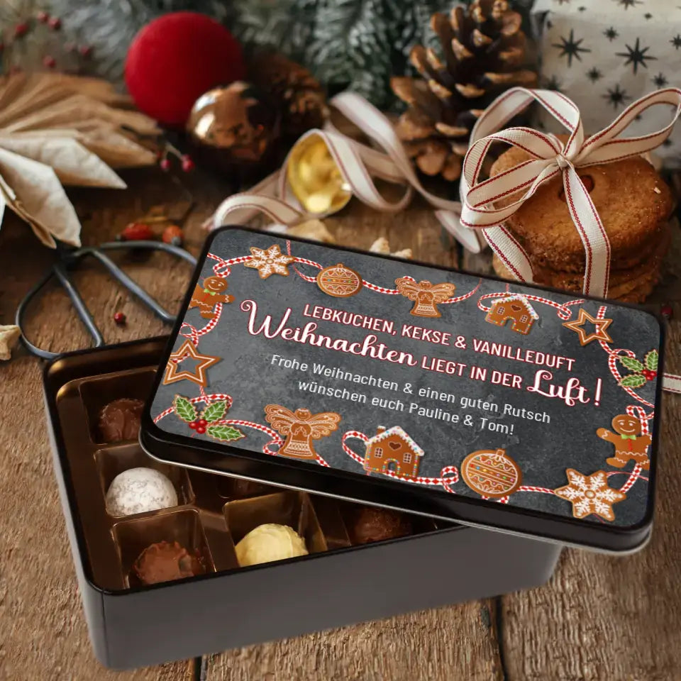 Geschenkdose mit Pralinen personalisiert mit Wunschtext „Lebkuchen, Kekse und Vanilleduft Weihnachten liegt in der Luft!“
