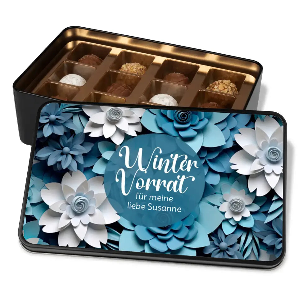 Geschenkdose mit Pralinen personalisiert mit Wunschtext „Wintervorrat“