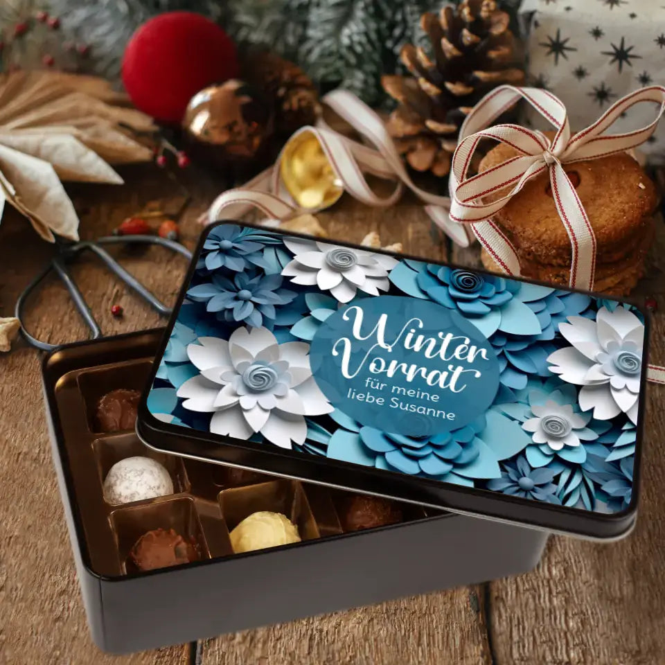 Geschenkdose mit Pralinen personalisiert mit Wunschtext „Wintervorrat“