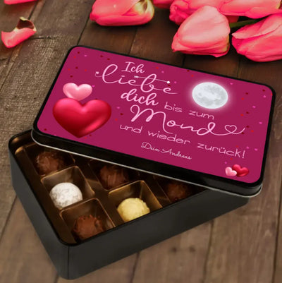 Geschenkdose mit Pralinen personalisiert mit Namen und Wunschtext „Ich liebe dich bis zum Mond und wieder zurück“ / pink