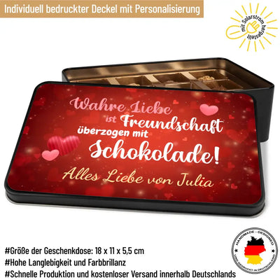 Geschenkdose mit Pralinen personalisiert mit Wunschtext „Wahre Liebe ist Freundschaft überzogen mit Schokolade“