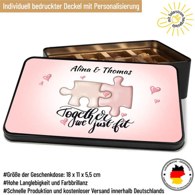 Geschenkdose mit Pralinen personalisiert mit Wunschnamen „Together we just fit“