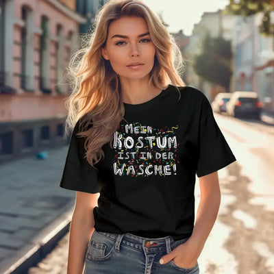 T-Shirt "Mein Kostüm ist in der Wäsche!" mit anpassbarem Druck