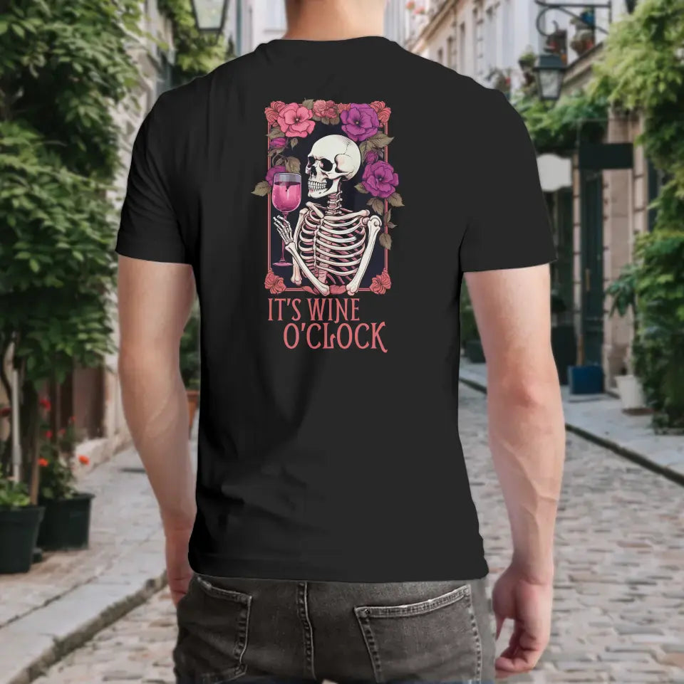 T-Shirt "It's wine o'clock" mit anpassbarem Druck