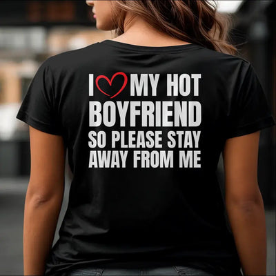 T-Shirt "I love my hot boyfriend" mit anpassbarem Druck