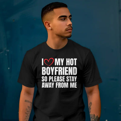 T-Shirt "I love my hot boyfriend" mit anpassbarem Druck
