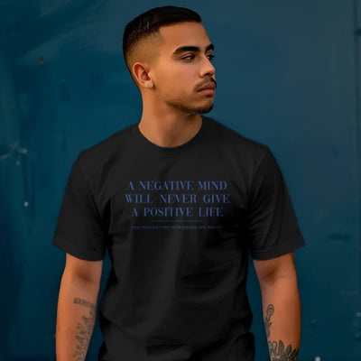 T-Shirt "A negative mind will never give you a positive life" mit anpassbarem Druck