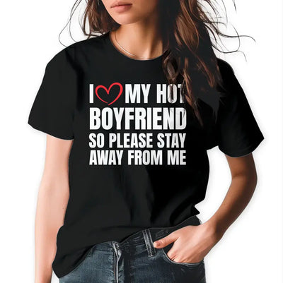 T-Shirt "I love my hot boyfriend" mit anpassbarem Druck