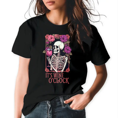 T-Shirt "It's wine o'clock" mit anpassbarem Druck