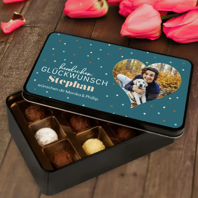 Geschenkdose mit Pralinen personalisiert „Herzlichen Glückwunsch" (Fotoherz) mit Wunschtext + eigenem Foto